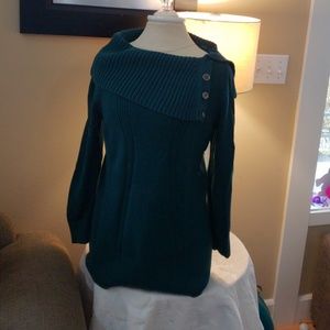 Green sweater with buttons